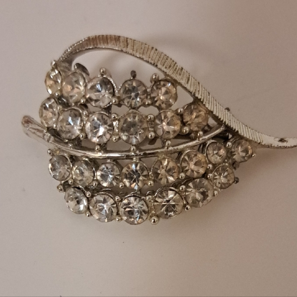 Vintage Sparkling Silvertone Leaf Brooch